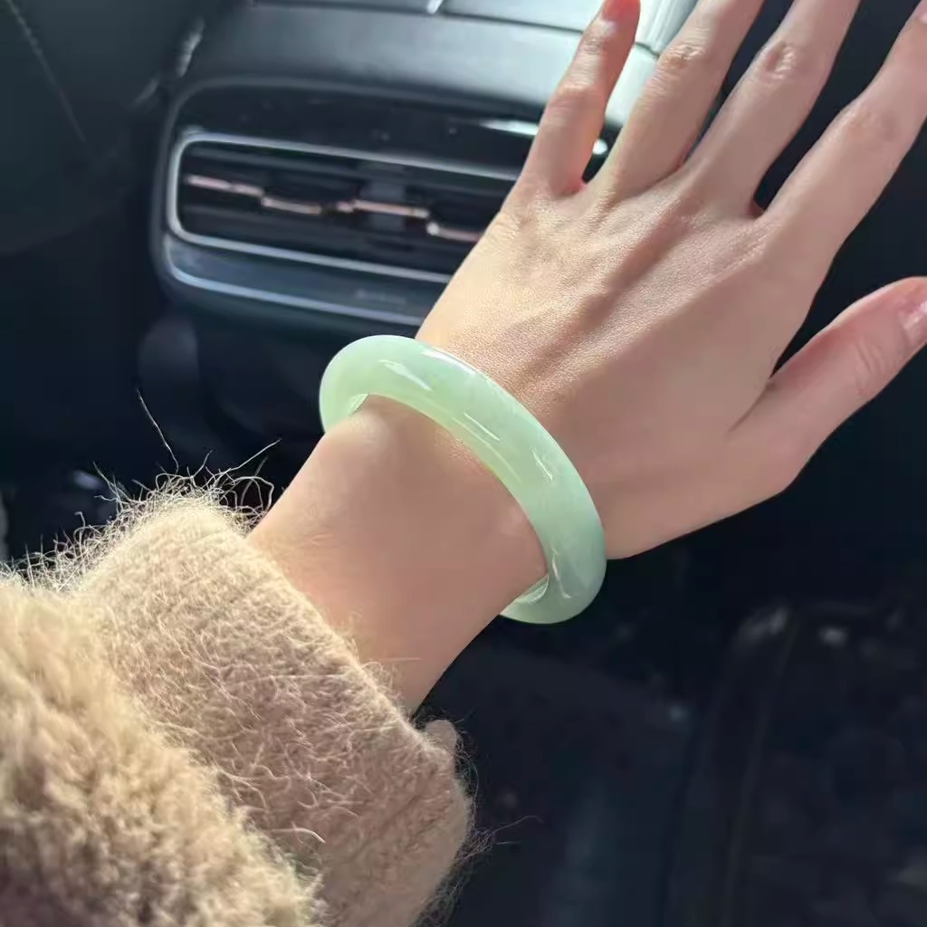 玉长情【绿枝系列】翡翠玉手镯子