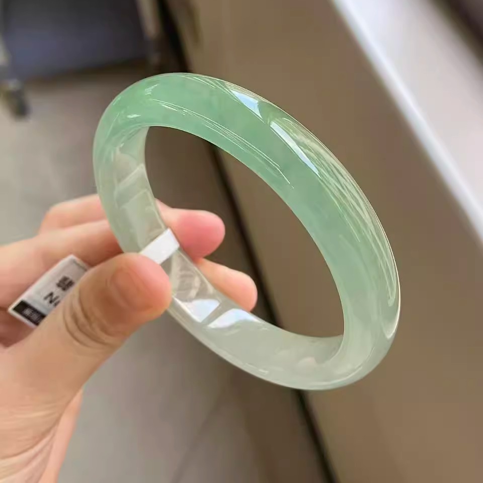 玉长情【丹青系列】翡翠玉手镯子