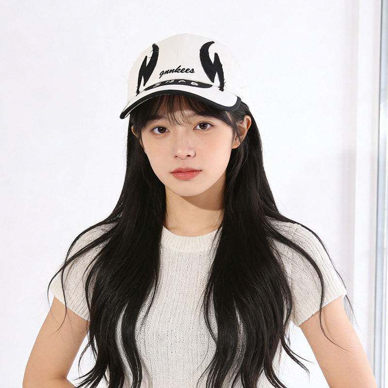 韩国2026新款鸭舌帽女棒球帽火焰刺绣嘻哈街头潮显脸小百搭鸭舌帽