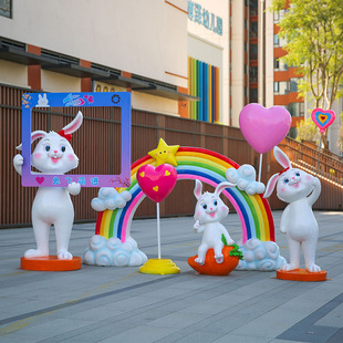 卡通兔子玻璃钢彩虹雕塑户外商业街网红打卡拍照糖果坐凳装 饰摆件