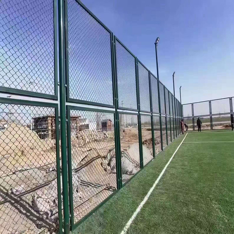 篮球场围栏网足球场防护网铁丝勾花网运动场球场护栏体育场隔离网