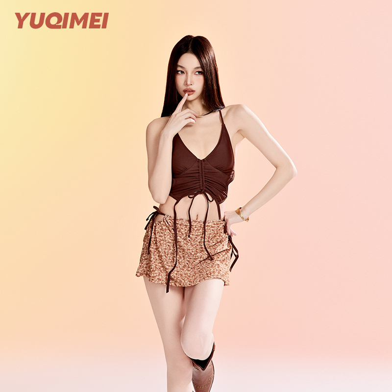 新款泳衣女纯欲海边露背比基尼