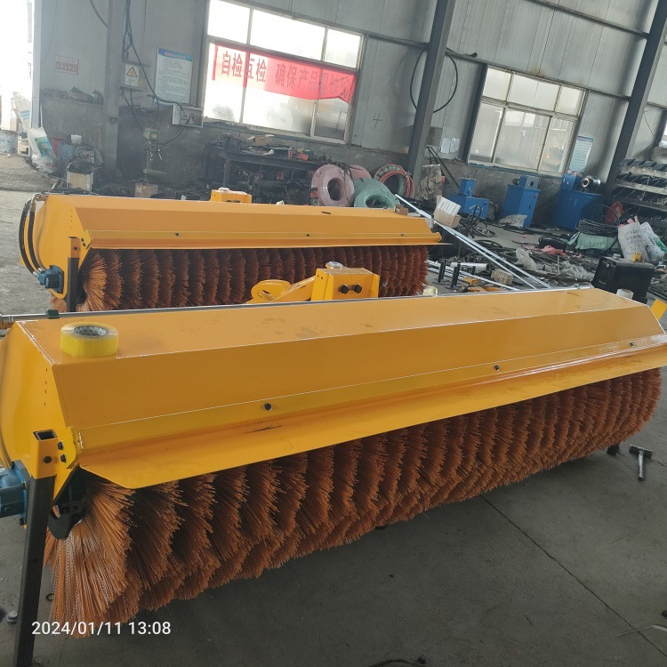 皮卡车自带动力车载式除雪滚刷装载机安装的液压驱动车载式扫雪机