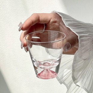 国潮粉色玻璃观山杯家用二两白酒杯迷你高级感小众威士忌果酒杯子