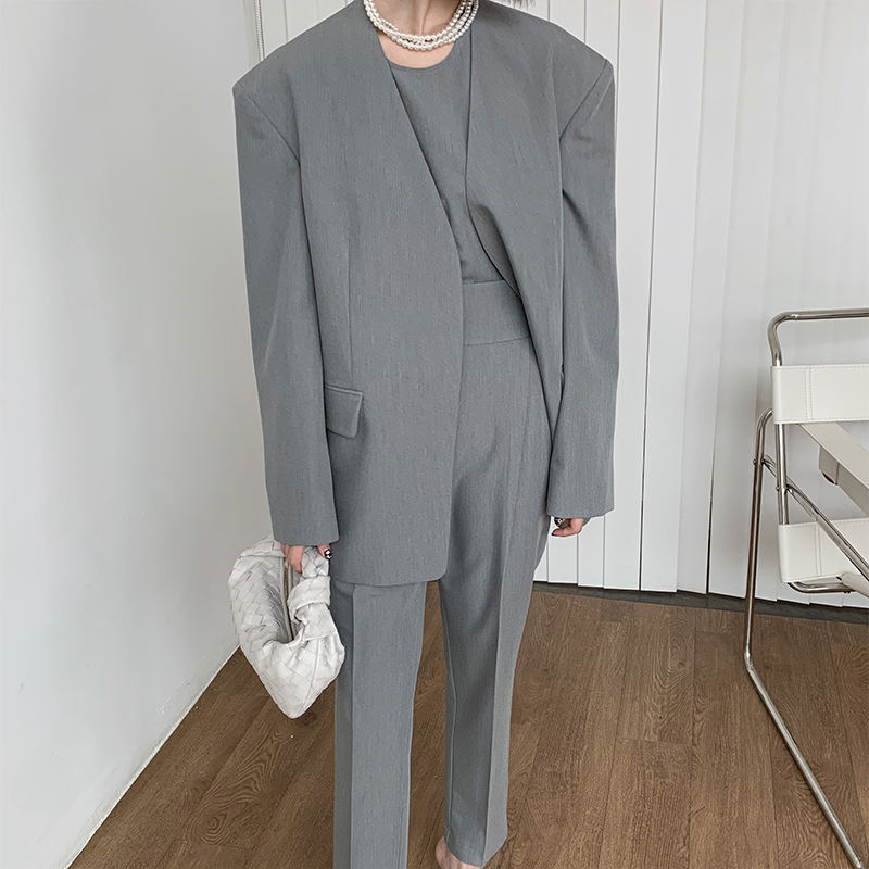 周小桃 2023春季新款干练气质高级感马甲九分裤西装W套装三件套女