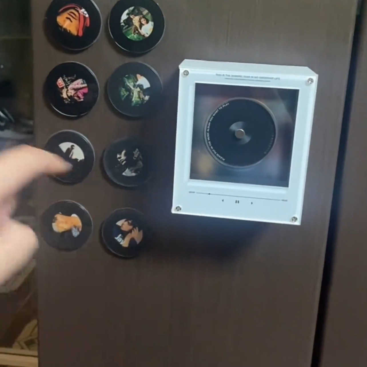 NFC感应自动唱歌磁吸冰箱贴亚克力爱豆明星唱片旋转碟片小夜灯