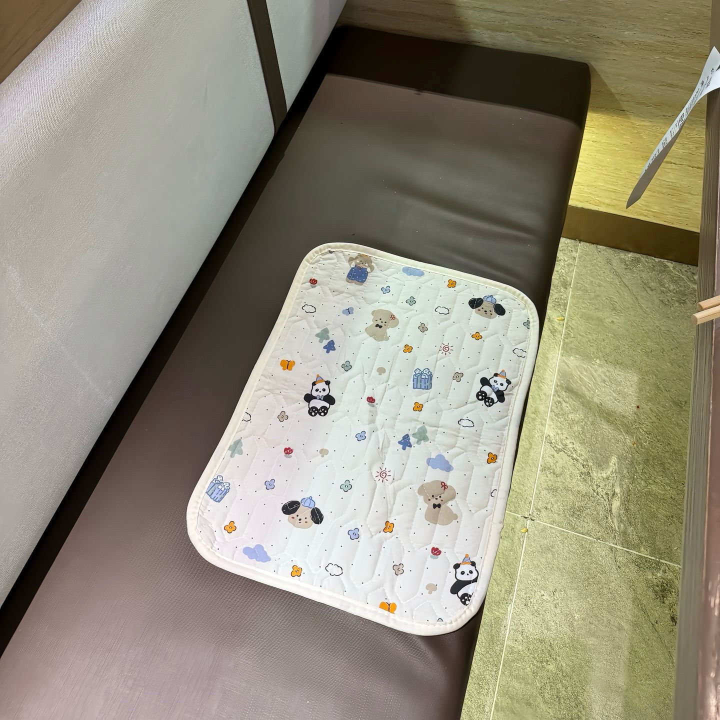 卡通新款便携式2026垫子公共场所座椅防凉隔脏坐垫小巧便携垫