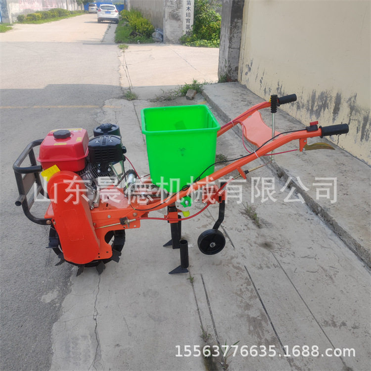 汽油手推施肥播种一体机玉米地