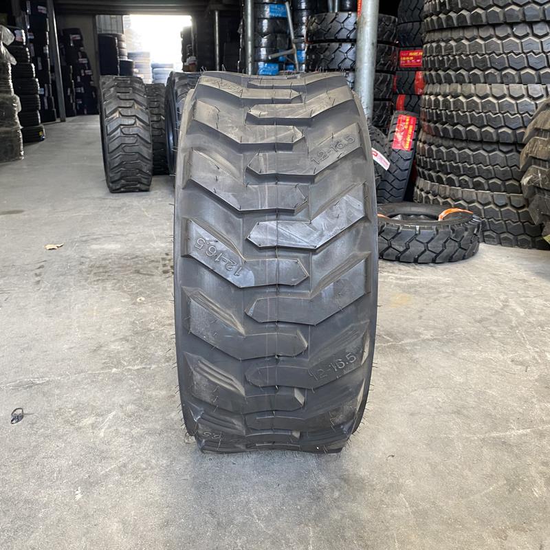 12-16.5 10-16.5实心山猫装载机31x10-16 33x12-20滑移装载机轮胎