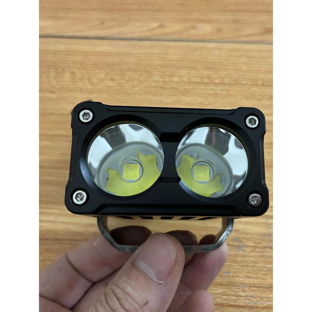 C70款式锋途摩托汽车外置大功率强光激光中网雾灯改装铺路射灯