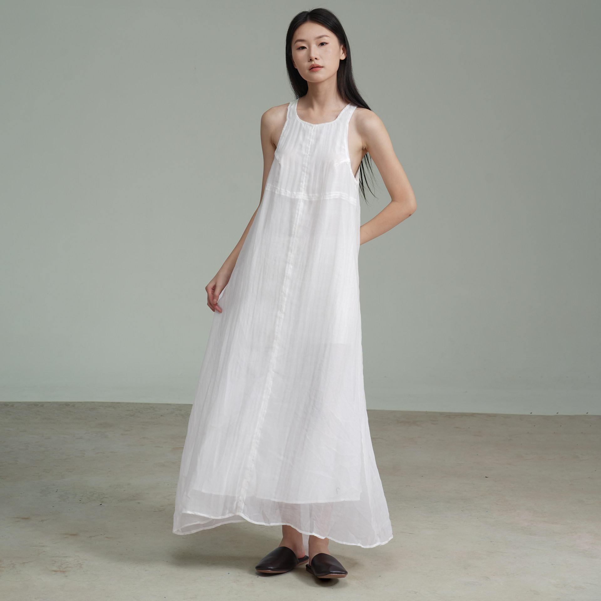 UMAWHITE设计法式淑女风白色无袖连衣裙女夏露肩A字长裙松弛感