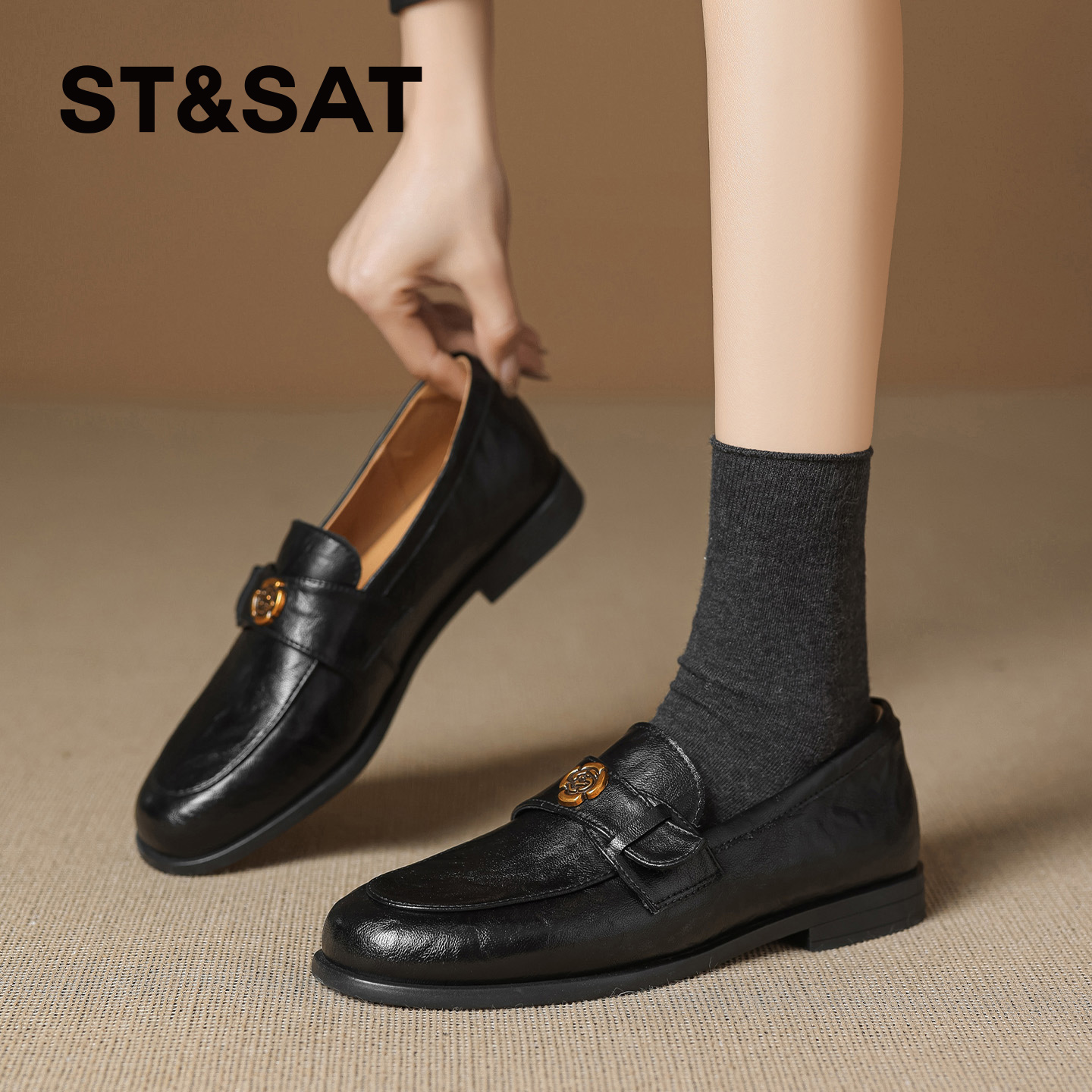 星期六英伦风乐福鞋女2025新款