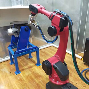 三鑫等离子设备和立卧两用旋转台机器人在山东交通大学实验室现场