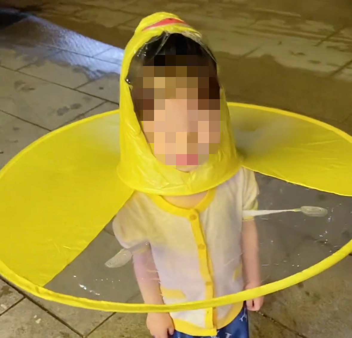 飞碟雨衣小孩斗篷式雨伞帽幼儿园宝宝儿童雨衣连体雨披女童
