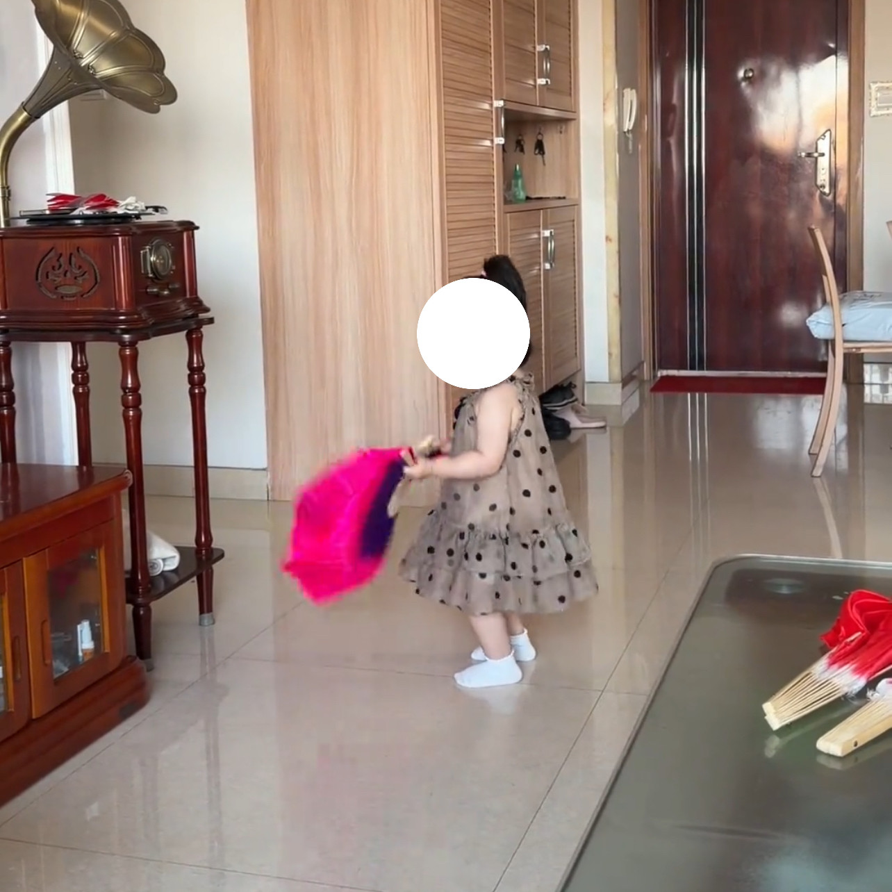 女童连衣裙千金甜美无袖短款花边挂脖裙子2026可爱百搭波点背心裙