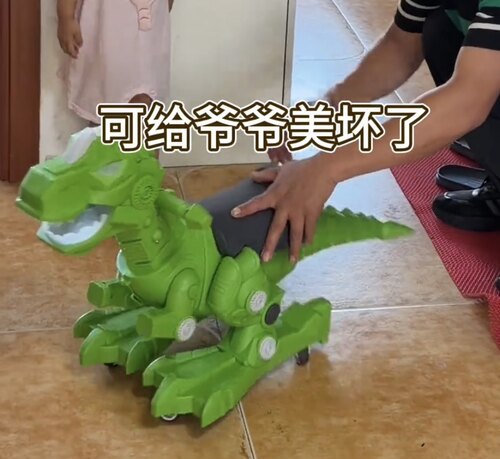 恐龙声光喷雾玩具电动会走可坐骑滑行车霸王龙特大号儿童生日礼物