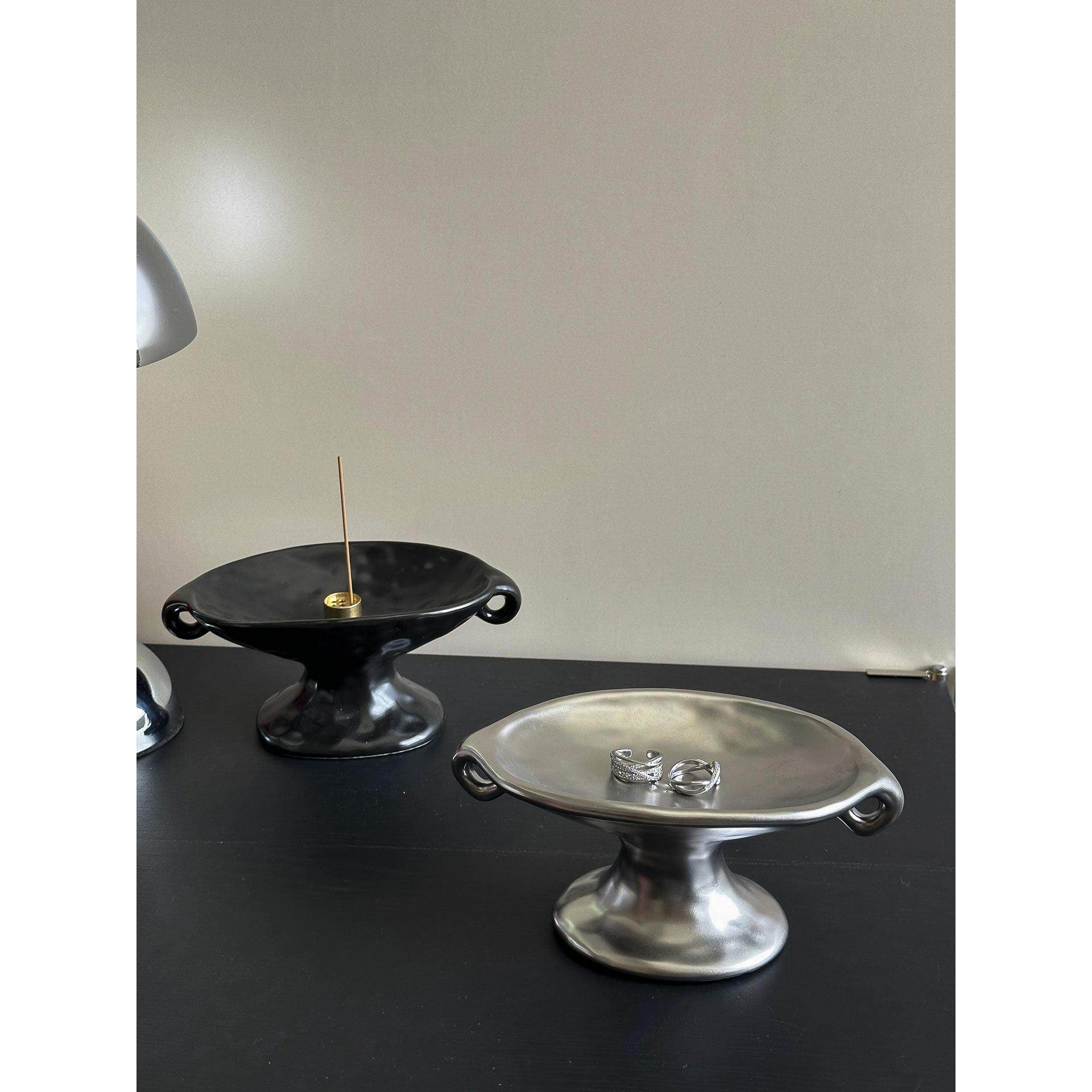 覆古桌面香薰收纳托盘卧室香水收纳架梳妆台入口珠宝手表钥匙收纳