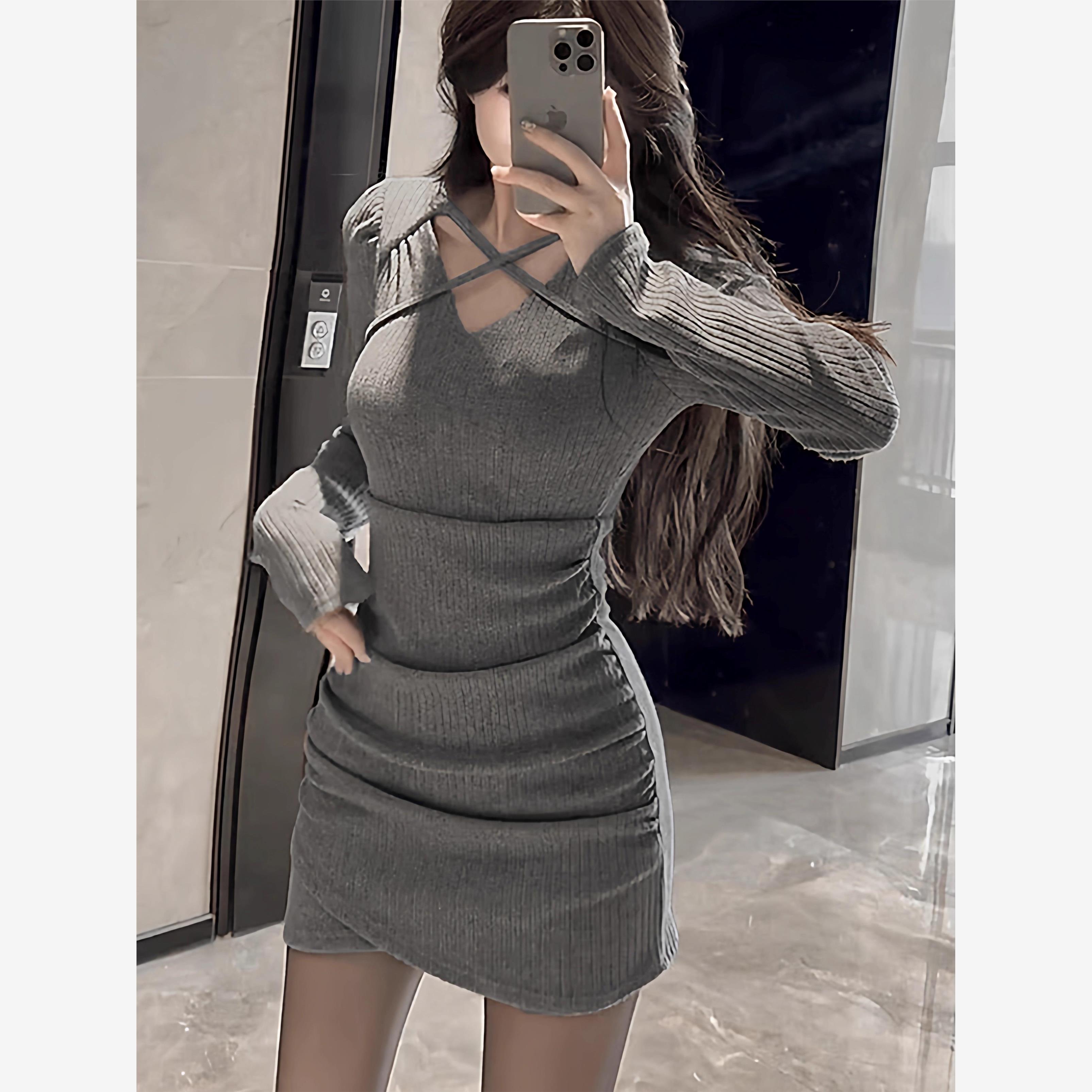 纯欲辣妹风V领长袖连衣裙女秋冬高级感大衣内搭气质打底包臀短裙