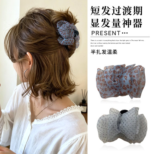 短发尴尬期发夹女后脑勺