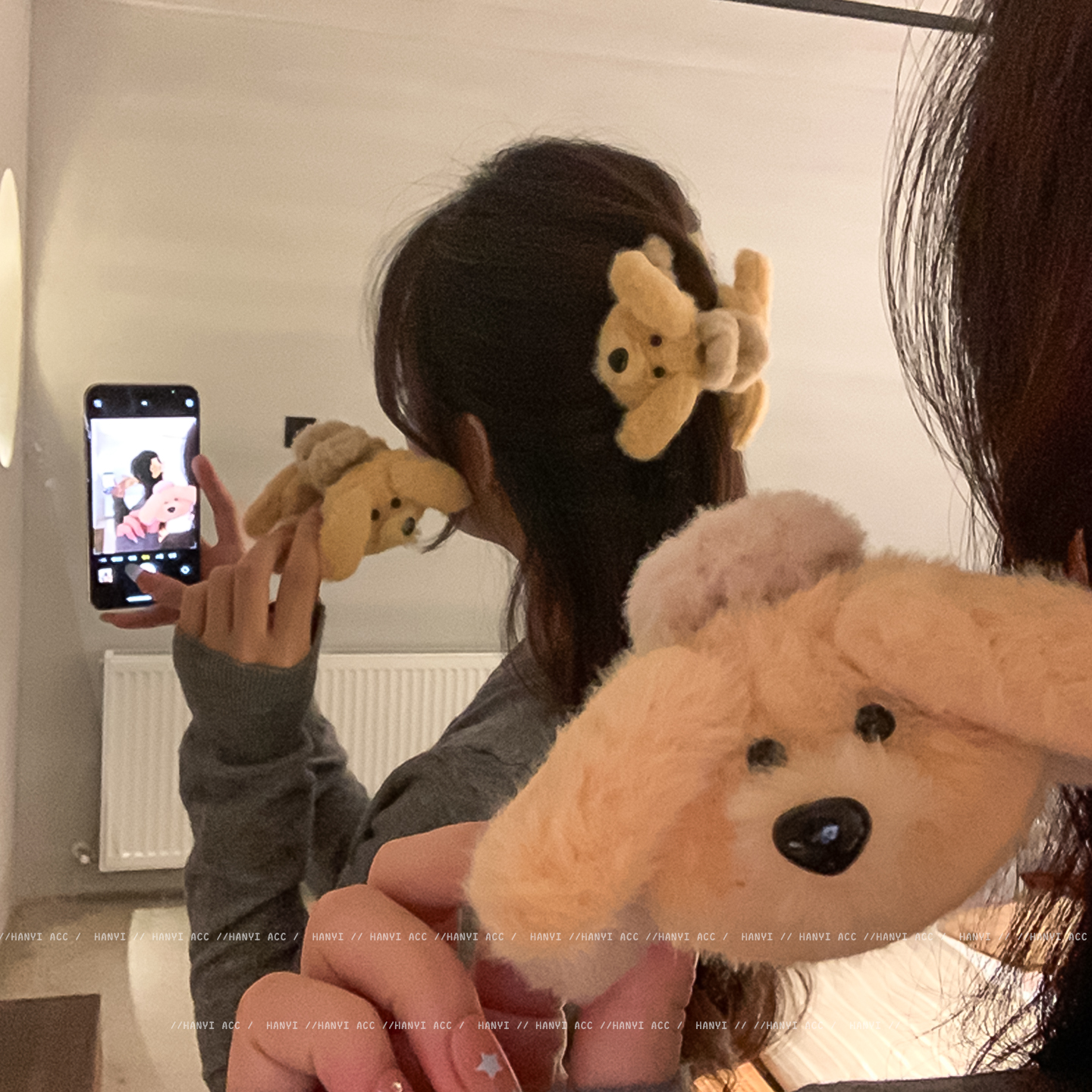 毛绒小狗头发抓夹女高级感2025新款后脑勺发夹秋冬鲨鱼夹发卡头饰