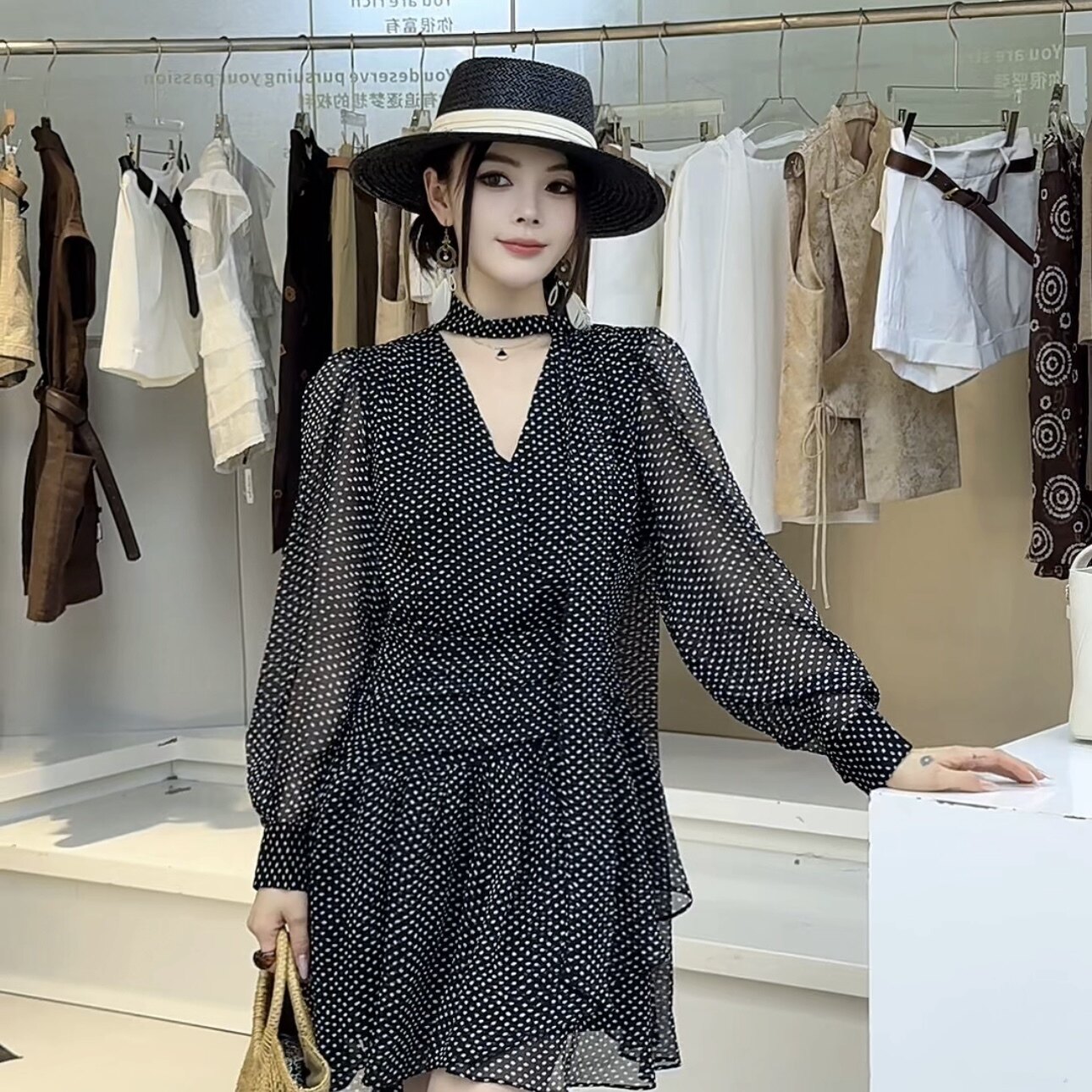 米莱黛格2026春季新款女士黑色收腰显瘦V领波点长袖连衣裙30358