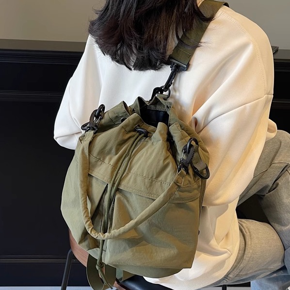 2025新款高品质多口袋轻便水桶包防水布包手提锦囊包单肩斜挎包