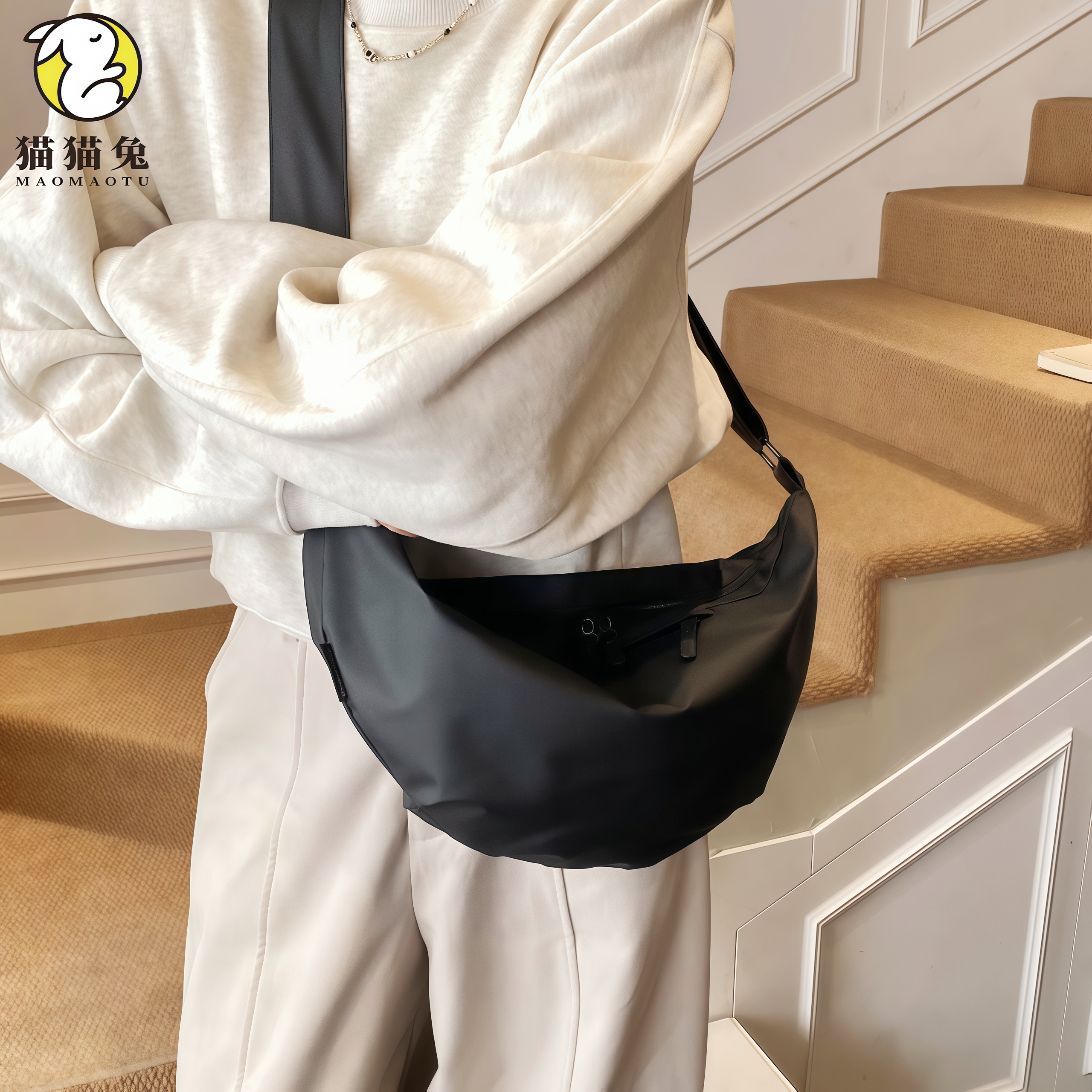 简约百搭通勤大容量饺子斜挎包