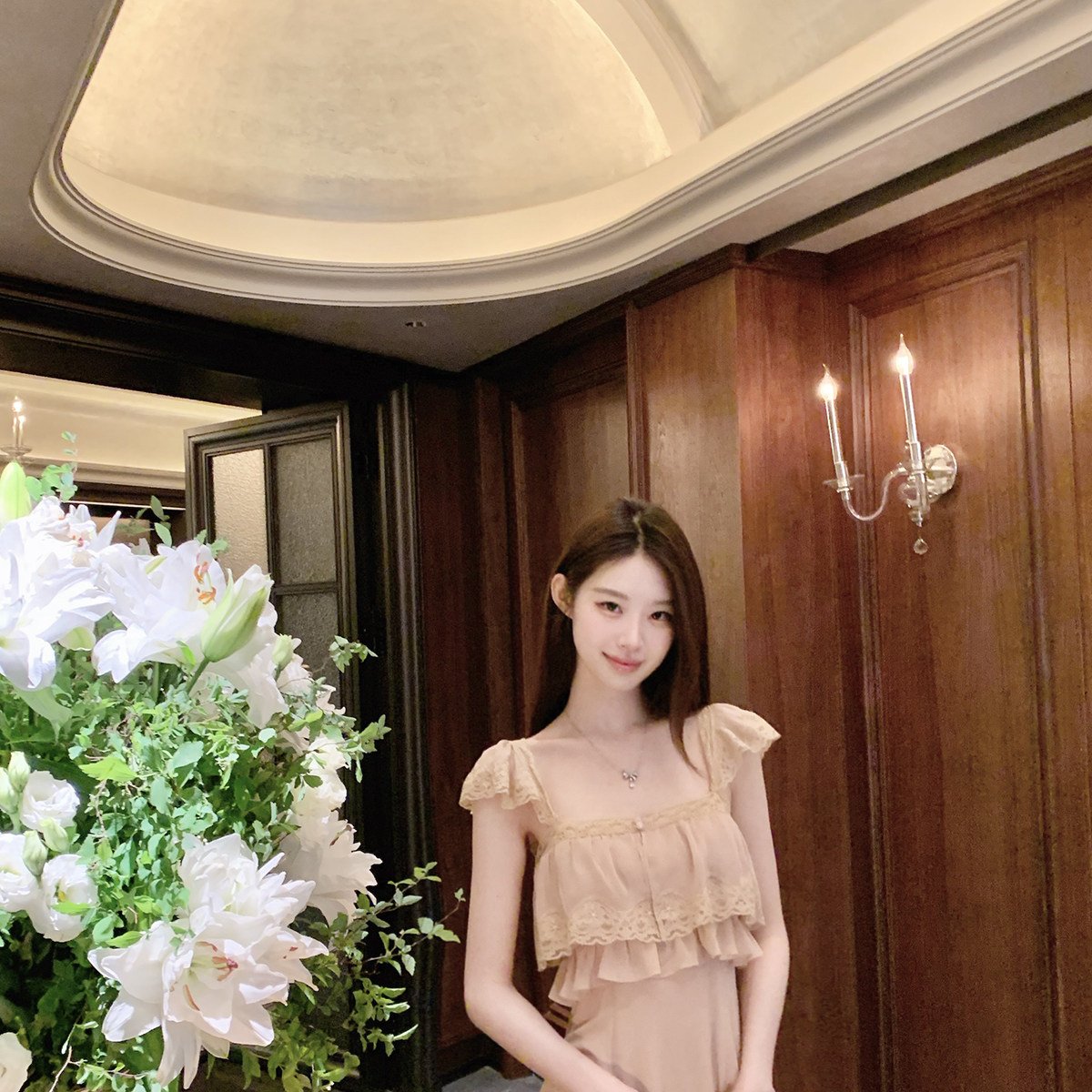 网图粉雾微澜蕾丝拼接方领连衣裙女甜美温柔短裙