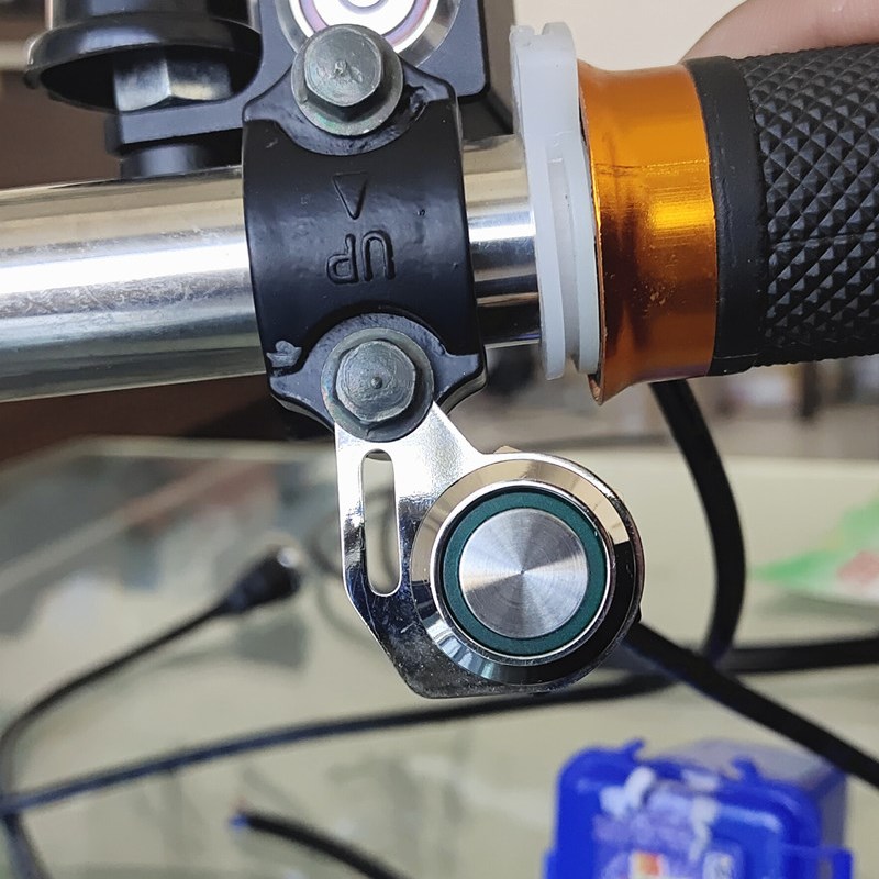 摩托车射灯开关防水开关电动车灯开关摩托车改装开关把手开关