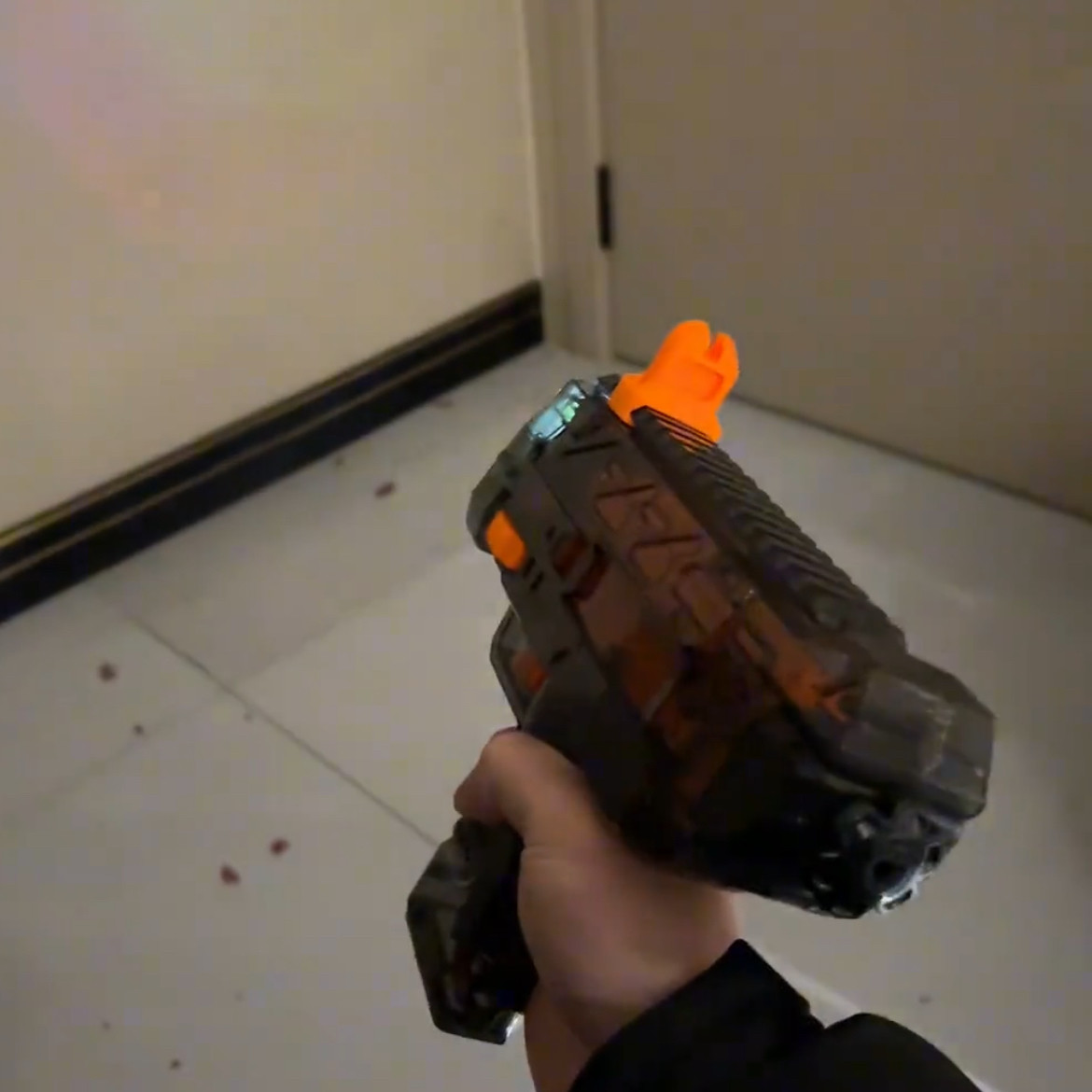 游戏同款MP7冲锋枪玩具枪新款2025酷炫帅气童年乐趣欧米伽枪礼物