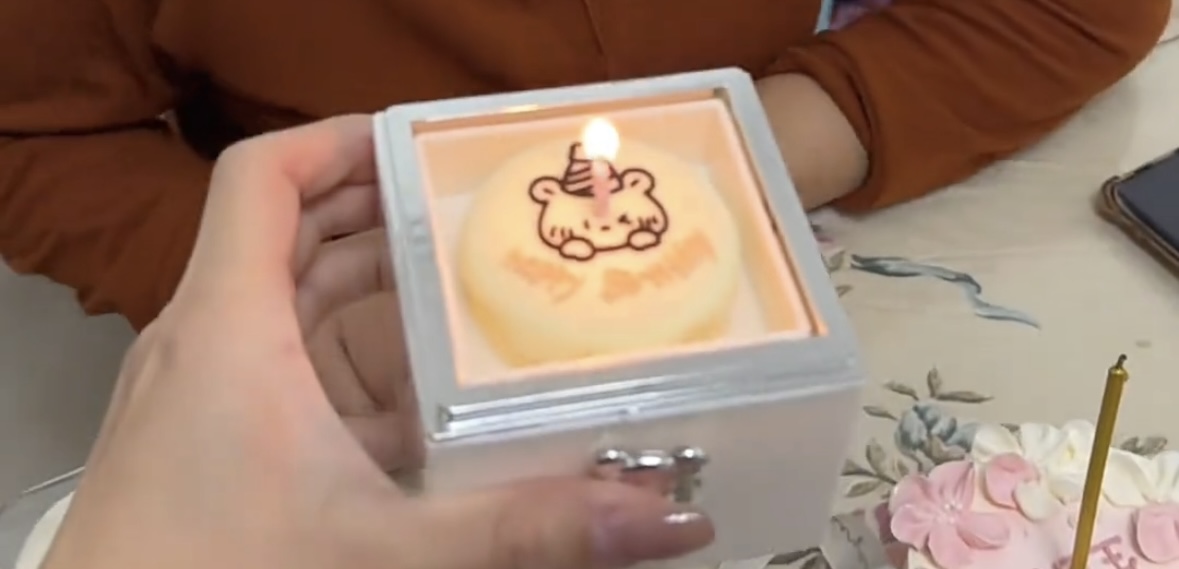 小熊蛋糕戒指盒创意旋转点蜡烛变戒指惊喜魔术盒子情人节礼物