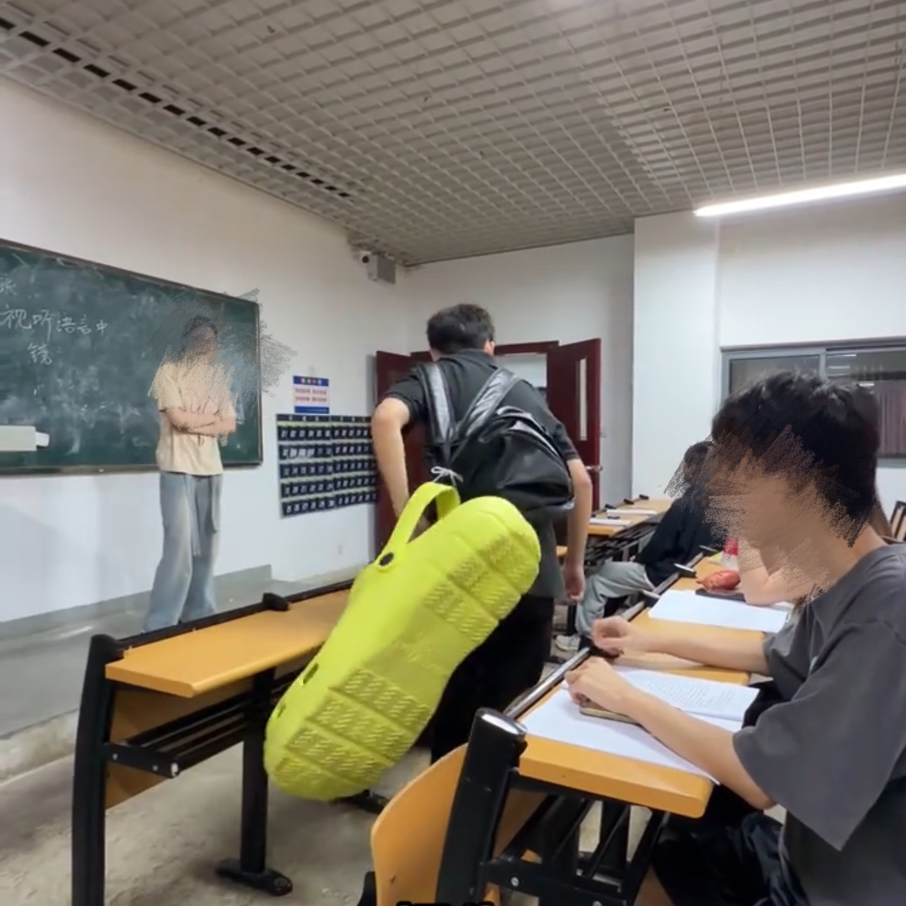 超大型洞洞鞋夏季新款个性创意搞怪海边玩具猫窝狗窝道具拖鞋