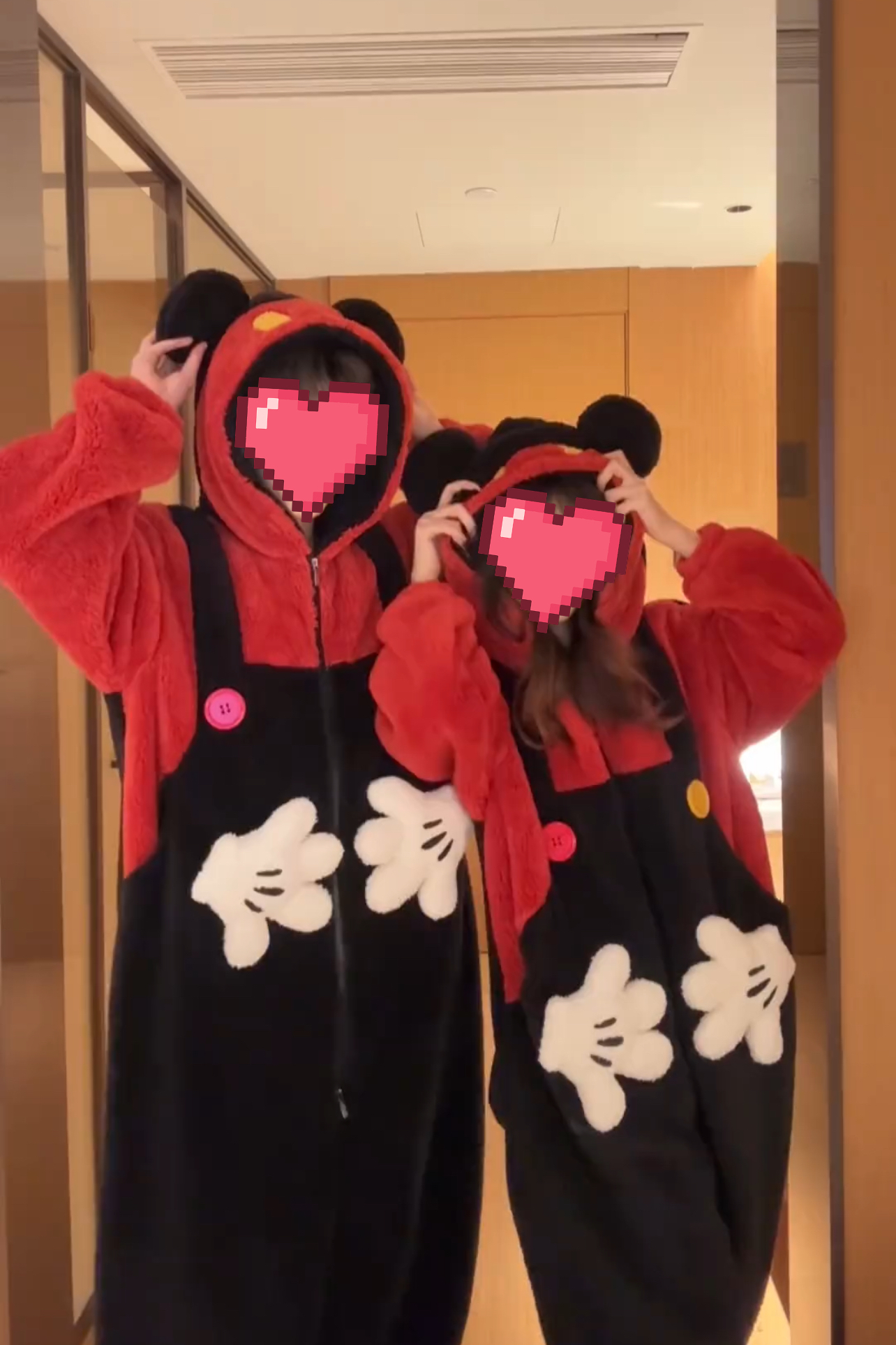 2025新款红色家居服加绒加厚保暖连体衣可爱卡通连帽睡衣女冬季