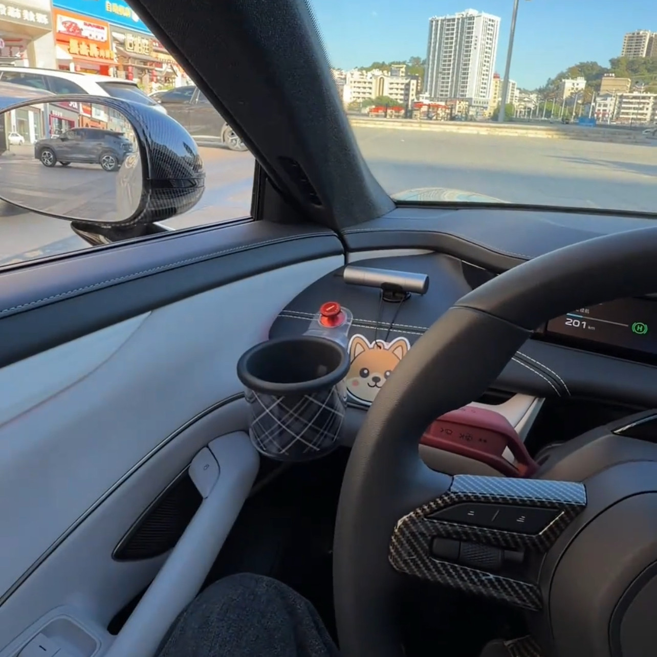 新款简约便携适用SUV中控台水杯架原车色硅胶内衬专用底座杯托