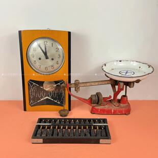 民俗老物件挂钟台秤老式木质算盘钟表供销社老物件怀旧装饰摆饰