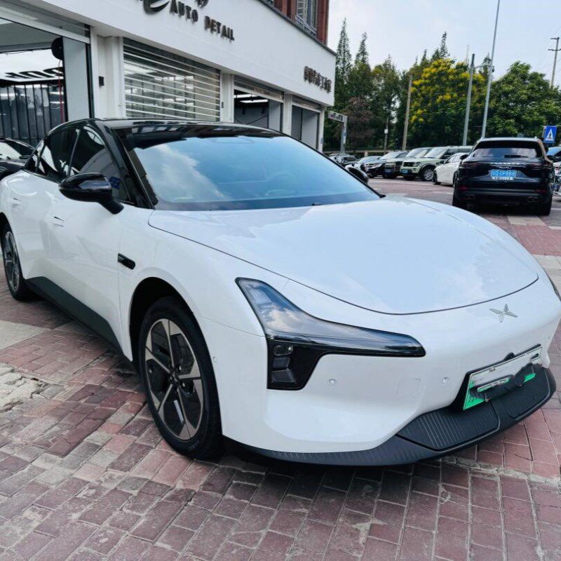 小鹏MONA M03悬浮车顶改色膜双拼钢琴亮黑全车贴膜黑顶玻璃隔热膜