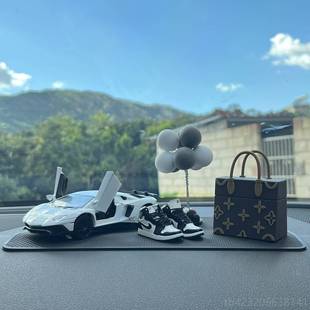 正品 中控台红女士车载车内饰品件摆高级感 汽车装 饰摆网件224新0款
