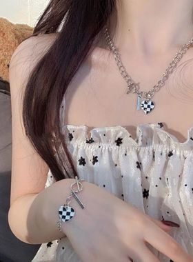 新款棋盘格项链爱心吊坠手链套装潮酷辣妹卫衣链毛衣链温变项链