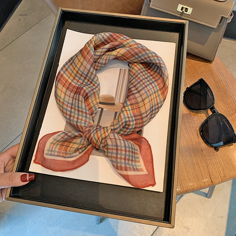 休闲搭配复古个性方巾提花方巾小众气质小丝巾格纹简约百搭小领巾