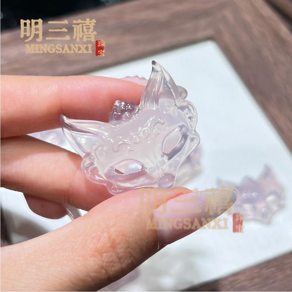 天然冰透白玛瑙狐狸面具吊坠玉髓