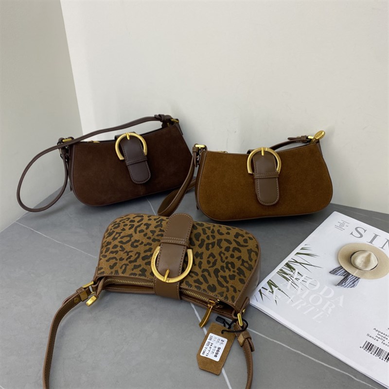 2024新款时尚豹纹磨砂真皮单肩包洋气复古腋下法棍包百搭潮斜挎包