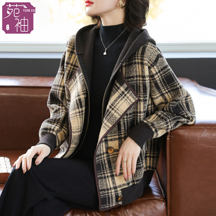 妈妈秋装洋气外套秋冬新款中老年女装春秋短款夹克毛呢上衣服