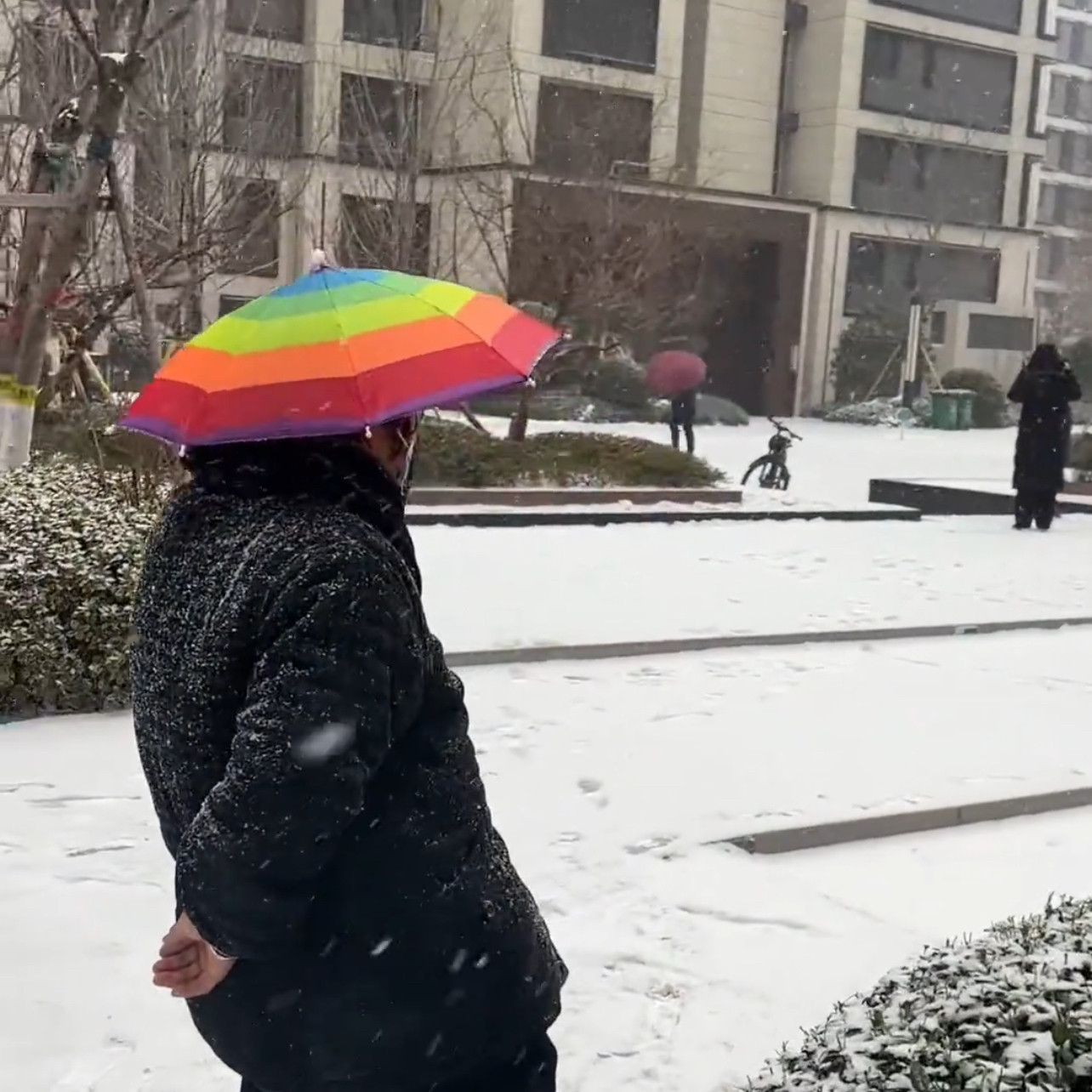 便携式下雪雨伞女伞晴雨两用学生解放双手太阳伞头戴斗笠伞帽遮阳