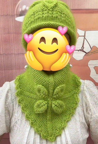 女士新款爆款套帽松鼠帽子四叶草纯手工编织冬季保暖百搭时尚围巾
