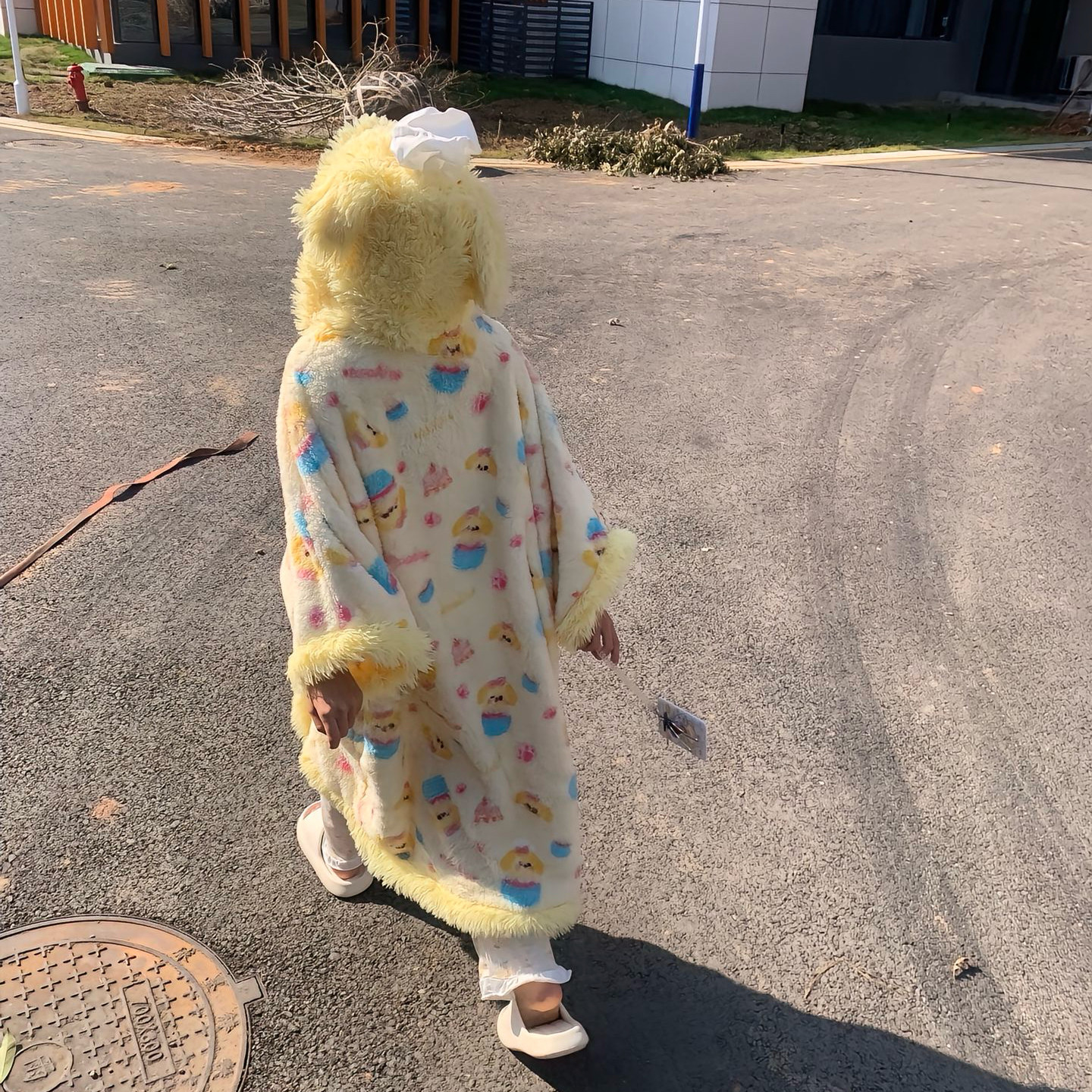 可爱厨师帽珊瑚绒睡衣女新款黄色卡通图案狗狗秋冬季保暖斗篷睡袍