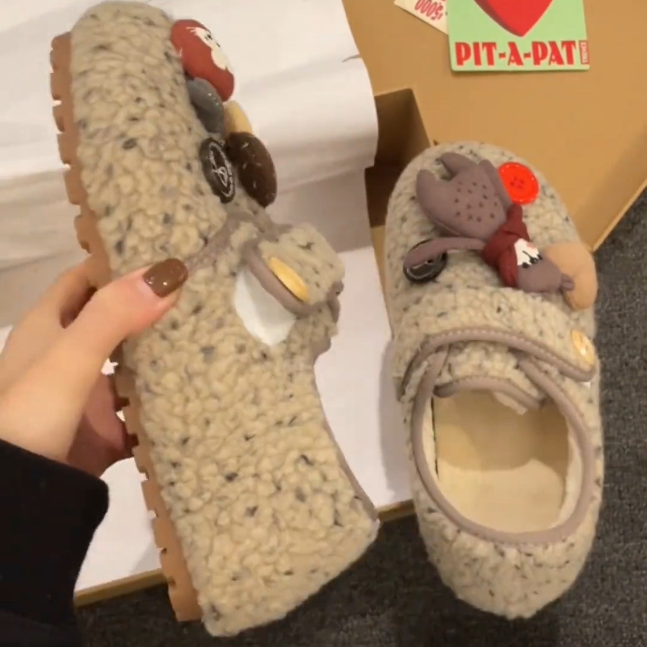 加绒勃肯鞋卡通鞋花装饰棉鞋毛毛鞋休闲棉鞋女新款2025毛绒款