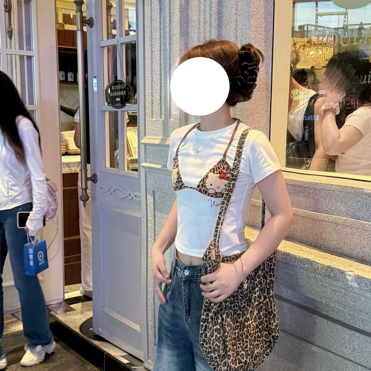 白色豹纹短袖T恤女夏季新款2026挂脖设计感辣妹正肩小众上衣潮