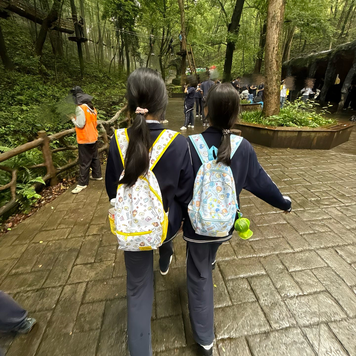 可爱新款2026卡套双肩背包学生大容量玩偶帽子造型背包双肩