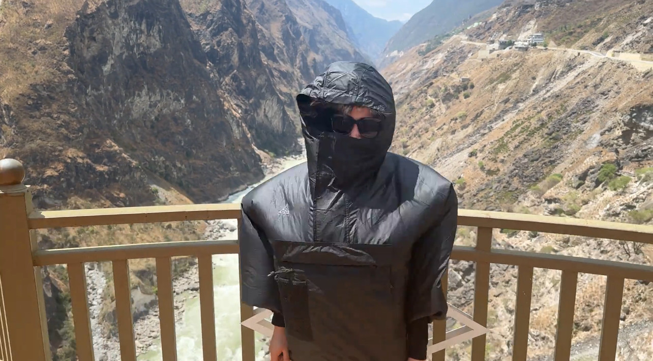 新款2026黑色薄款男女同款上衣简约纯色拉链连帽外套夹克防晒衫