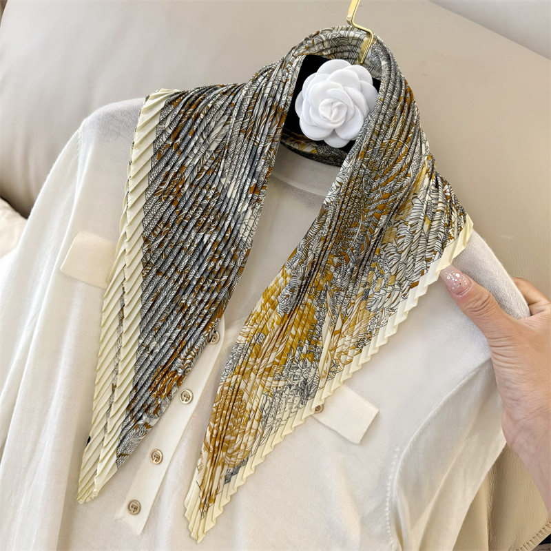 压皱丝巾女春夏季气质条纹菱形围巾韩版职业小领巾百搭装饰劲巾薄